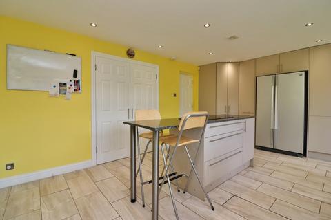 3 Caistor Close, Mile Oak, Tamworth, B78 3PT