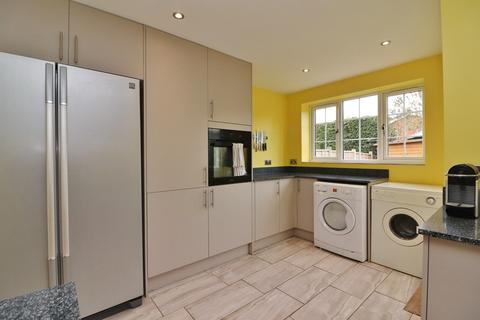 3 Caistor Close, Mile Oak, Tamworth, B78 3PT