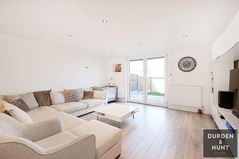 6 Chatfield Way, Basildon, SS13 2BN