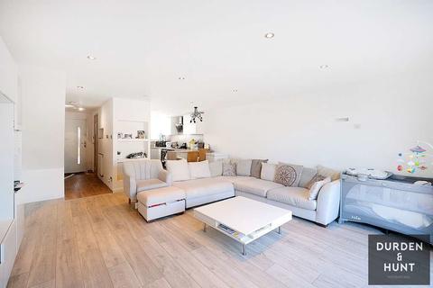6 Chatfield Way, Basildon, SS13 2BN