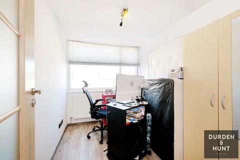 6 Chatfield Way, Basildon, SS13 2BN