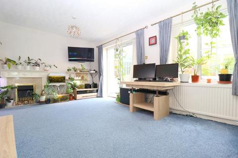 14 Cromer Way, Luton, LU2 7EE