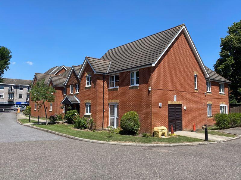 HILLCROFT COURT, CATERHAM ON THE HILL ONLINE AUCTION 1 bed retirement