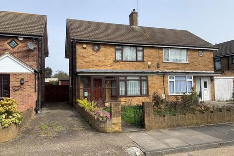 48 Ramsay Gardens, Romford, RM3 7NS