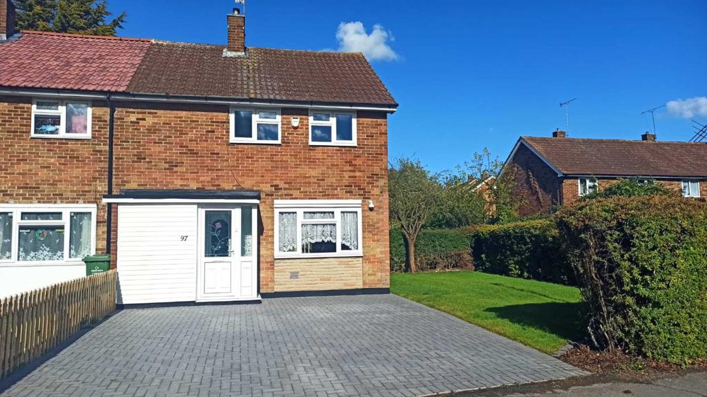 Honeypot Lane, Basildon 2 bed end of terrace house £290,000