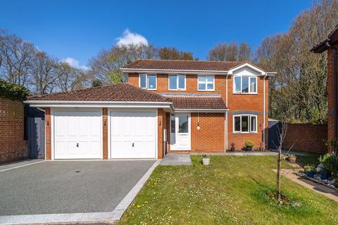2 Lyndhurst Close, Orpington, BR6 7UW