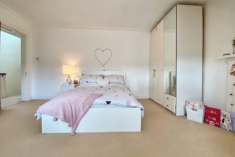 36a Bellevue Crescent, Ayr, KA7 2DR
