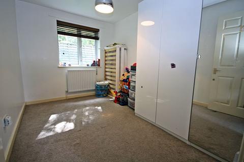 2 bedroom flat for sale, Acock Grove, Northolt