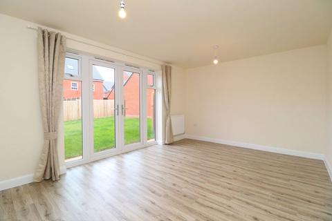 3 bedroom semi-detached house to rent - Nightingale Close, Gloucester