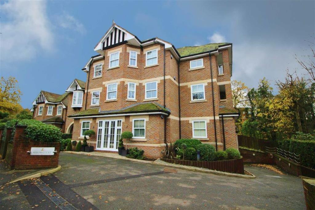 Shenley Hill, Radlett, Hertfordshire 2 bed flat £899,950