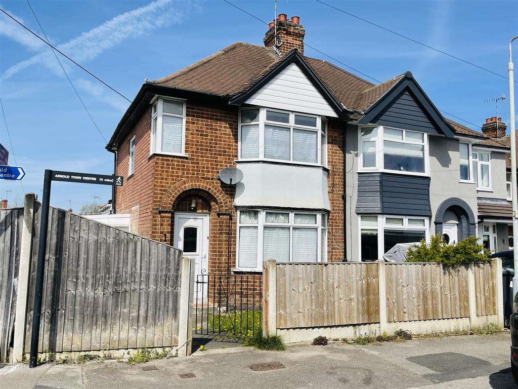 Castleton Avenue, Arnold, Nottingham 3 bed semidetached house £190,000