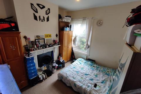 10a Inglemere Road, Mitcham, CR4 2BT