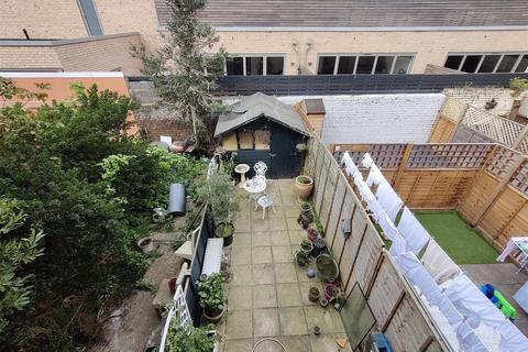 10a Inglemere Road, Mitcham, CR4 2BT