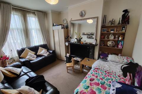 10a Inglemere Road, Mitcham, CR4 2BT