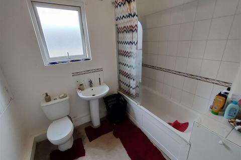 10a Inglemere Road, Mitcham, CR4 2BT
