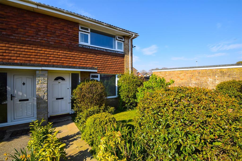 Farne Close, Hailsham 2 bed end of terrace house £249,950