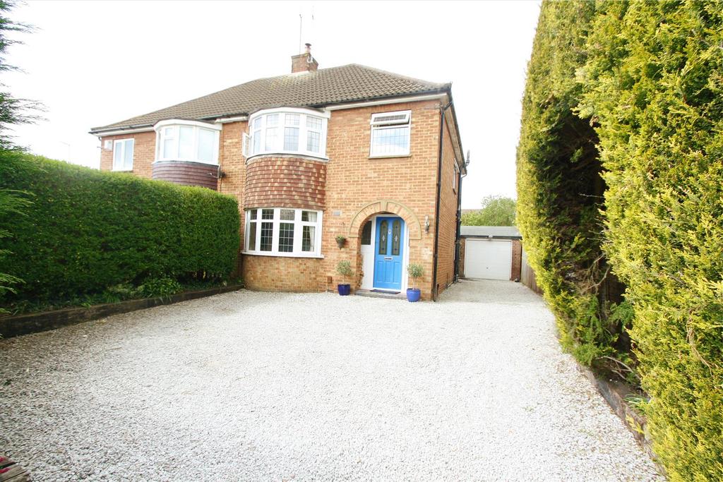 Shenley Road, Bletchley, Milton Keynes 3 bed semidetached house for