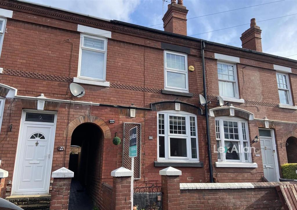 Platts Crescent, Amblecote, Stourbridge 3 bed terraced house £210,000