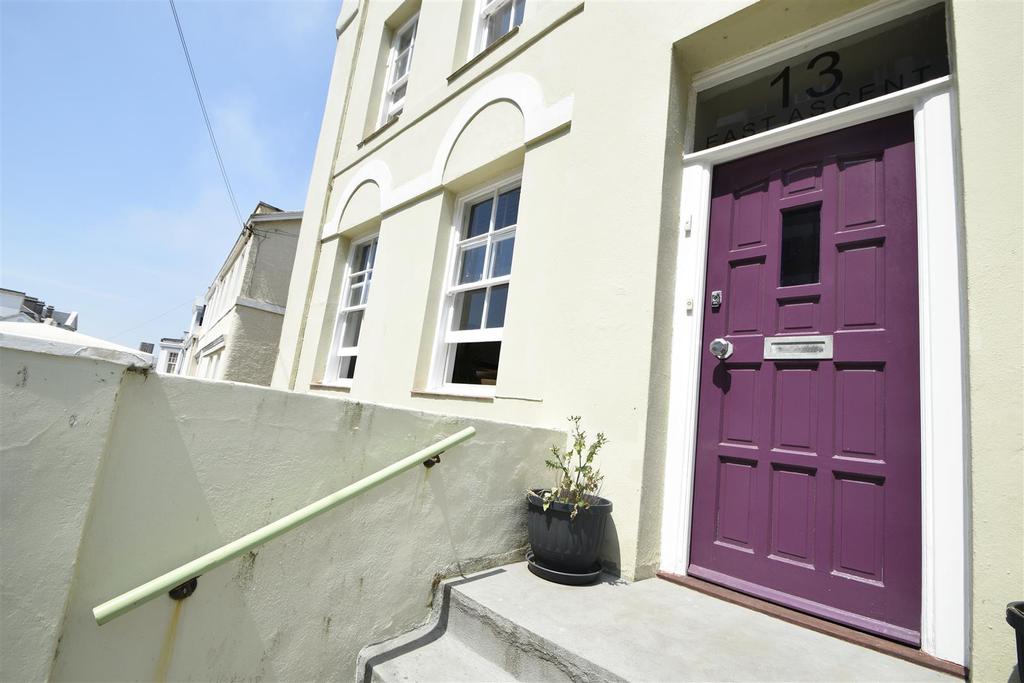 East Ascent, St. LeonardsOnSea 2 bed flat £850 pcm (£196 pw)