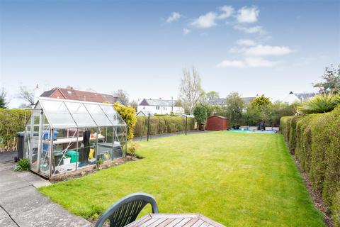 8 Bruce Road, Dundee, DD3 8LL