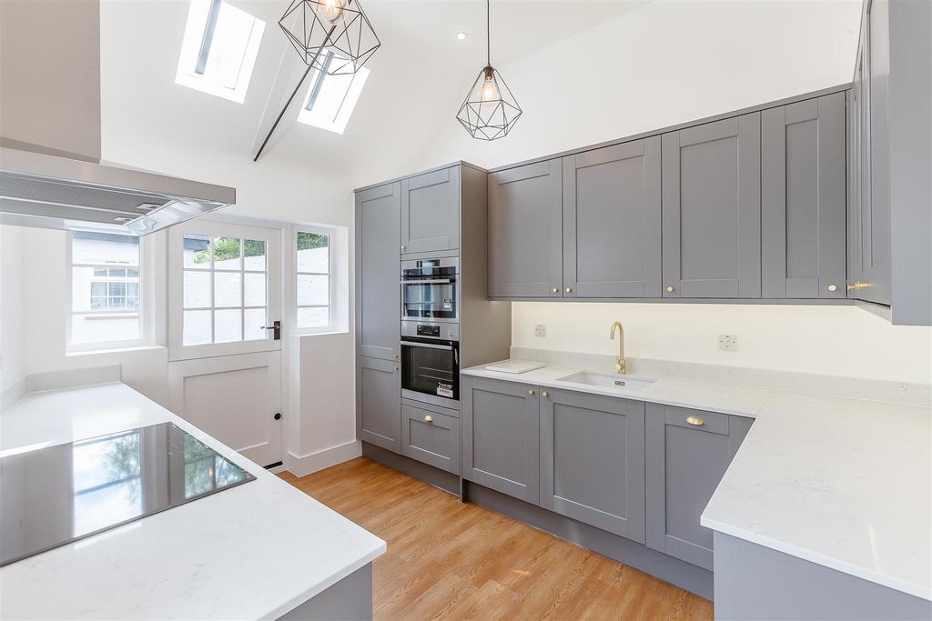 Mill Green Road, Fryerning, Ingatestone 2 bed detached house £800,000