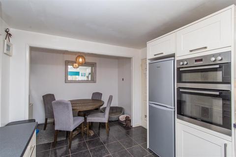 12 The Oaks, Yeoford, Crediton, EX17 5PP