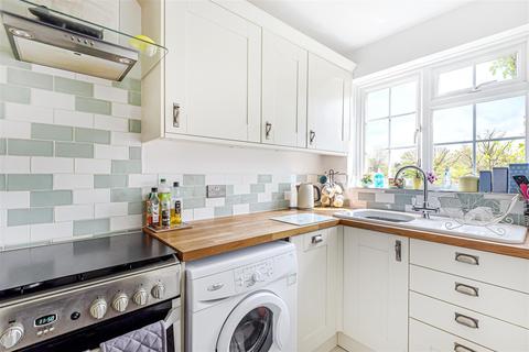 3 Shelton Close, Guildford, GU2 9YW