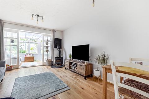 3 Shelton Close, Guildford, GU2 9YW