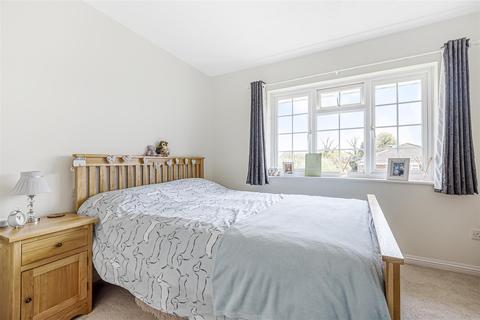 3 Shelton Close, Guildford, GU2 9YW