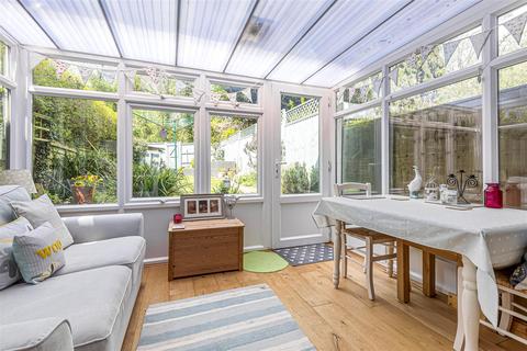 3 Shelton Close, Guildford, GU2 9YW