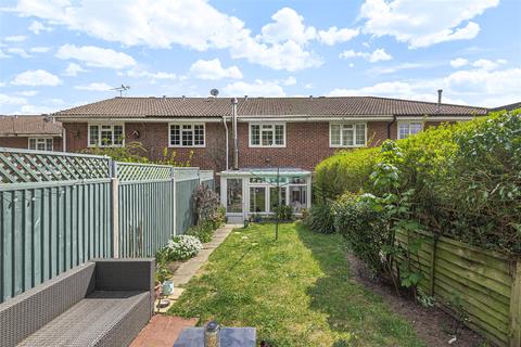 3 Shelton Close, Guildford, GU2 9YW