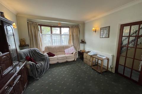 104 Cherrydown Avenue, London, E4 8DU