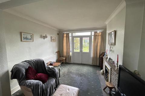 104 Cherrydown Avenue, London, E4 8DU