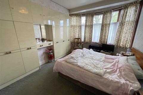 104 Cherrydown Avenue, London, E4 8DU