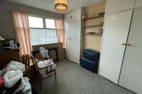 104 Cherrydown Avenue, London, E4 8DU