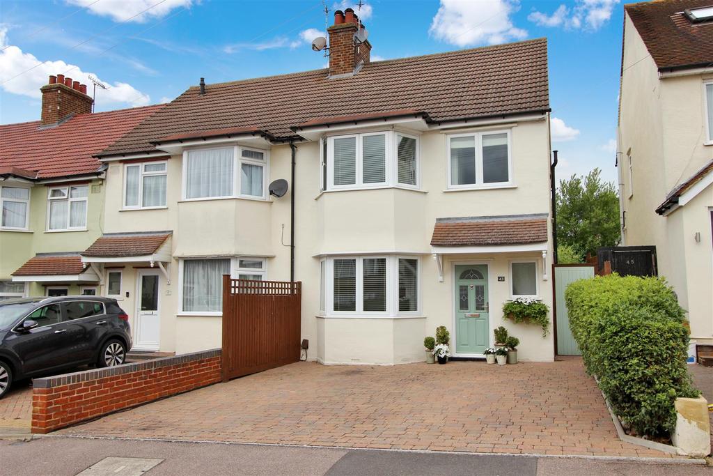 Deaconsfield Road, Hemel Hempstead, Hertfordshire, HP3 9HY 4 bed end of