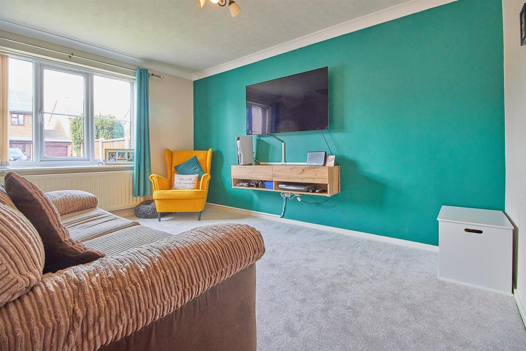 Severn Avenue, Hinckley 2 bed semidetached house £180,000