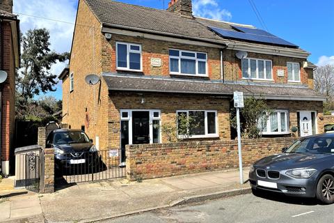 12 Palm Road, Romford, RM7 7AR