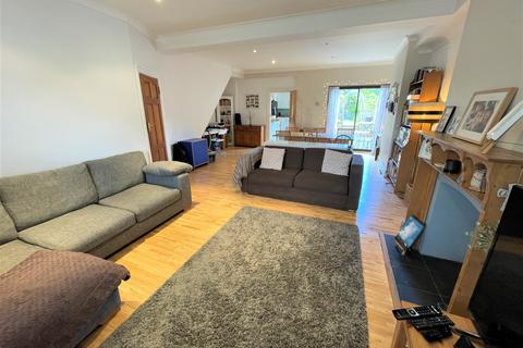 12 Palm Road, Romford, RM7 7AR