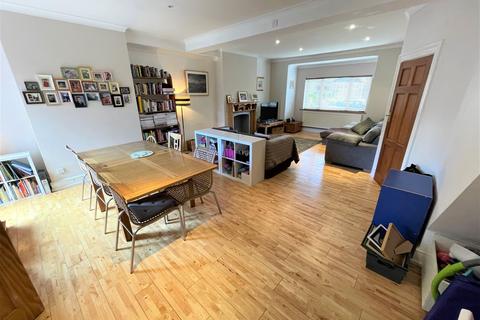 12 Palm Road, Romford, RM7 7AR