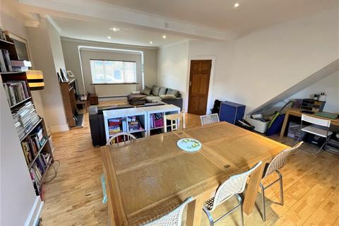 12 Palm Road, Romford, RM7 7AR