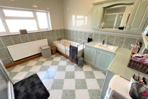 12 Palm Road, Romford, RM7 7AR