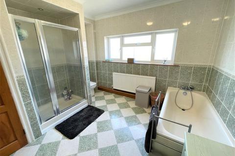 12 Palm Road, Romford, RM7 7AR
