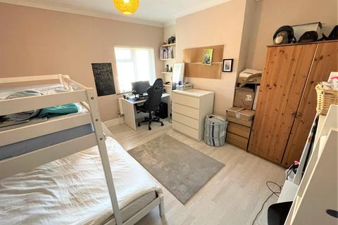 12 Palm Road, Romford, RM7 7AR