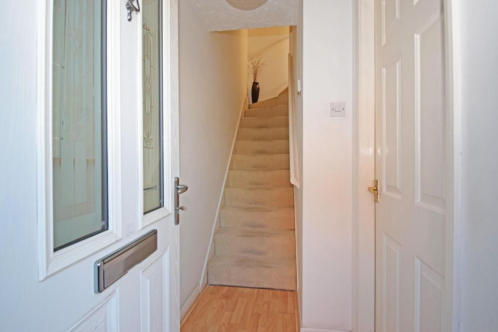 19a Crabtree Drive, hall.jpg