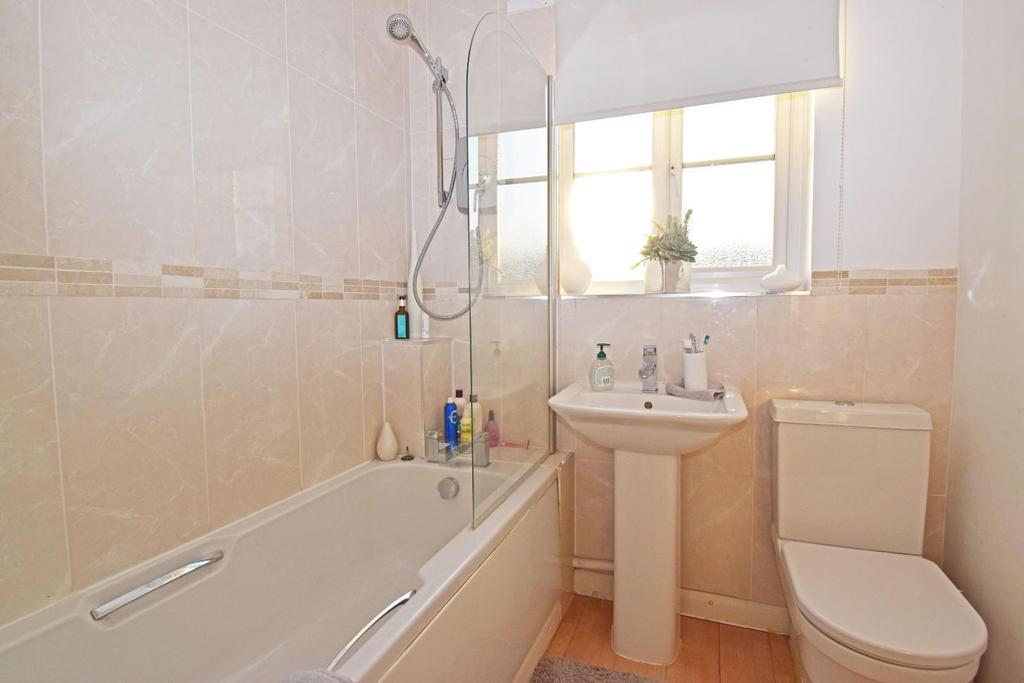 19a Crabtree Drive, bathroom.jpg