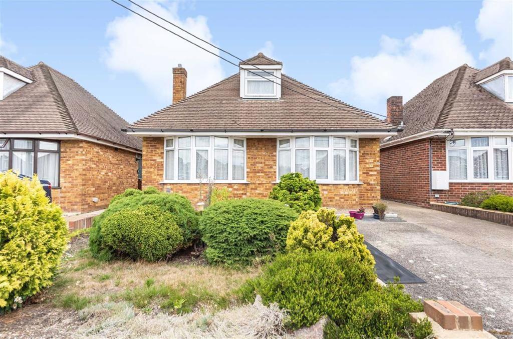 Southdene Road, Chandlers Ford... 2 bed chalet £330,000