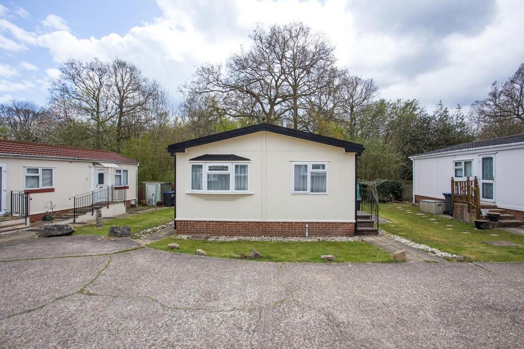 Shalloak Road, Broad Oak, Canterbury 2 bed park home £110,000