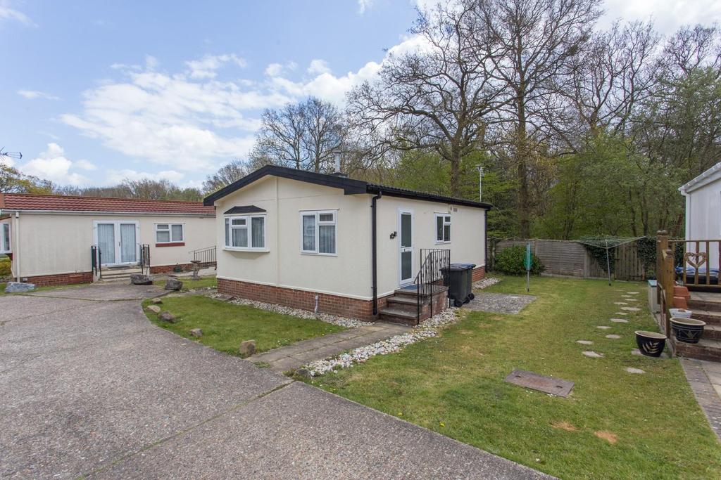 Shalloak Road, Broad Oak, Canterbury 2 bed park home £110,000