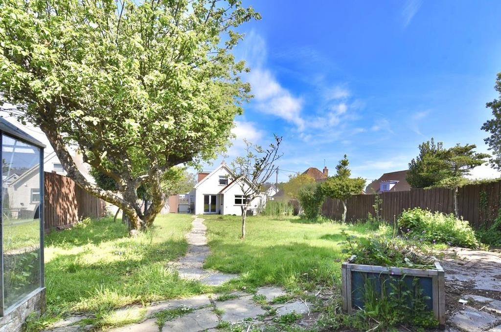 Lane End Road, Bembridge 4 bed detached house £450,000